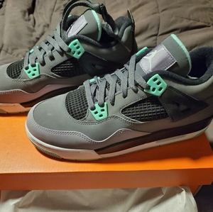 Jordan 4 NWOT
